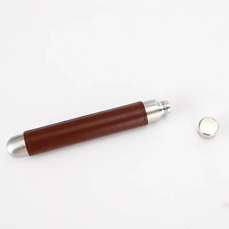 1Pc Portable Mini Hip Flask 1.5oz Whisky Vodka Stainless Steel Hip Personalized Pen Holder Shape Flagon Men's Gift colegio culinario de morelia