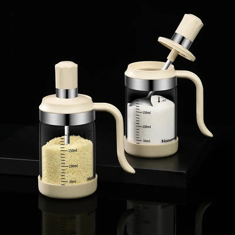 1pc Spice seasoning  bottle  kitchen supplies glass transparent sugar bottle with spoon seasoning bottle Salt and Pepper bottle colegio culinario de morelia