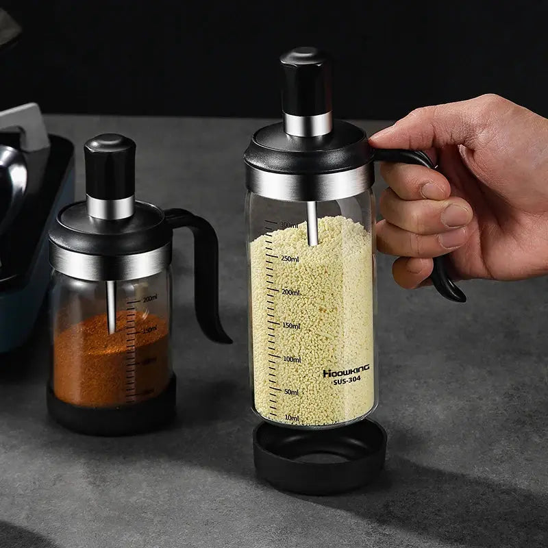 1pc Spice seasoning  bottle  kitchen supplies glass transparent sugar bottle with spoon seasoning bottle Salt and Pepper bottle colegio culinario de morelia